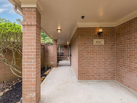 4th image of 2614 S Strathford Ln