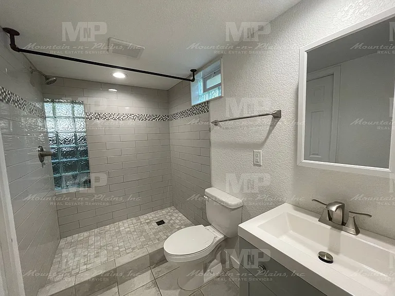 610 S Loomis Ave #B — Photo 7