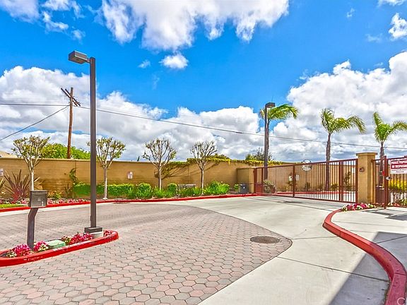 4th image of 2734 Cabrillo Ave