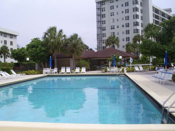 3rd image of 3499 Oaks Way APT 609