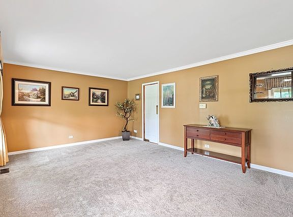 3rd image of 1522 E Lake Louise Dr