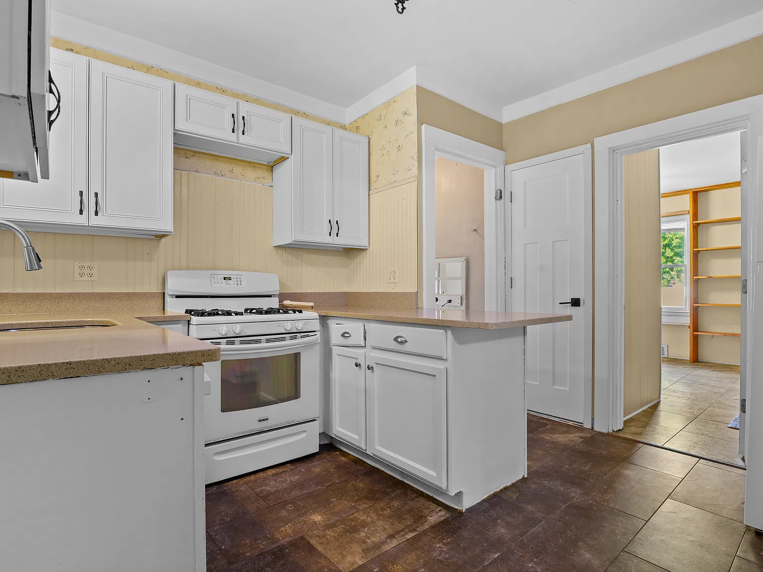 22526 Garrison St — Photo 4