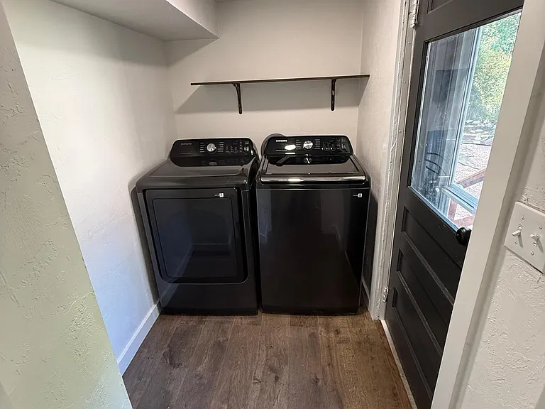 317 E Duffy St — Photo 8