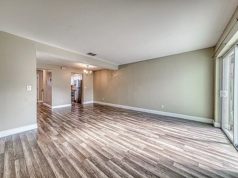 283 Gardner Ln #D — Photo 6
