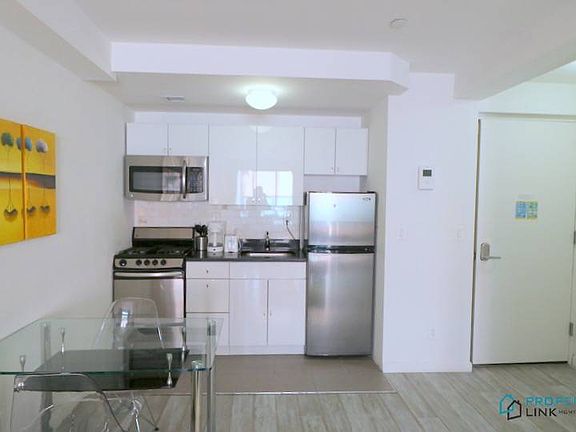 5th image of 521 W 48th St #6F