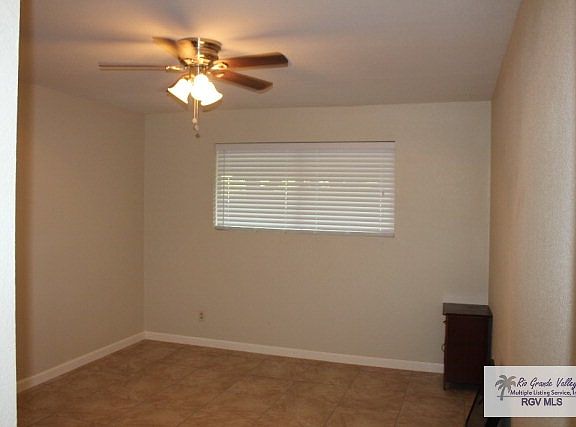 2nd image of 2005 Aragon Dr
