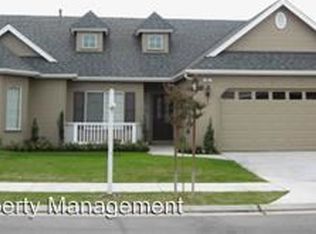 692 Powers Ave, Clovis, CA 93619
