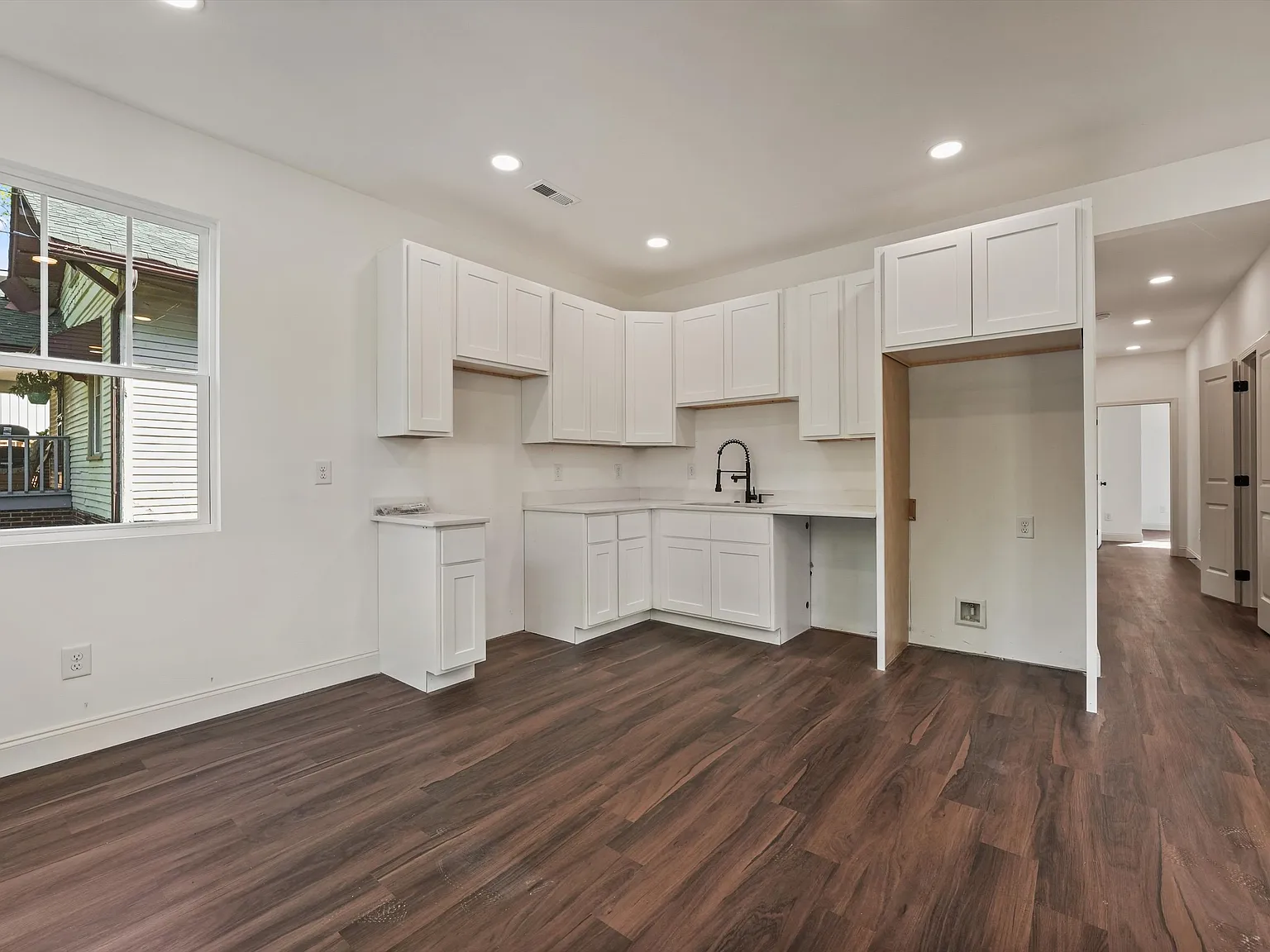 3 bed, 1200 sqft, $1,900 — Photo 3