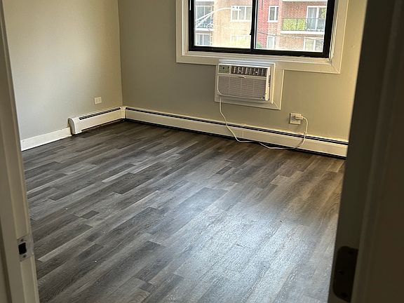 4th image of 1619 Thacker St #302