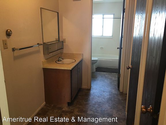 4th image of 555 N 700 E APT 1-4