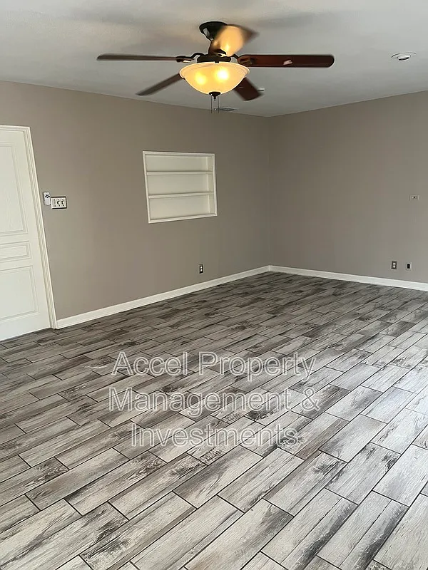 3 bed, 2.0 bath, 1951 sqft, $1,400 — Photo 2