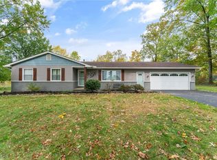 7111 Pine Grove Dr, Hubbard, OH 44425