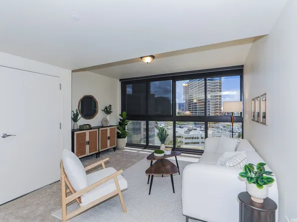 600 Queen St APT 809, Honolulu, HI 96813