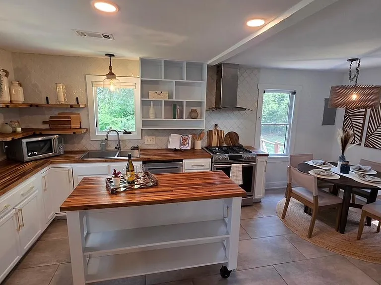 2802 De Soto Dr — Photo 5
