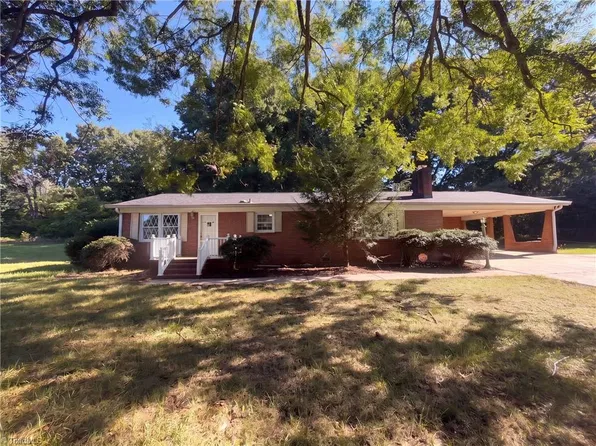 1715 Old Hollow Rd, Walkertown, NC 27051