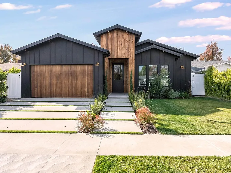 5323 Allott Ave — Photo 3