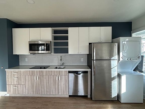 4th image of 1760 Jackson St #304