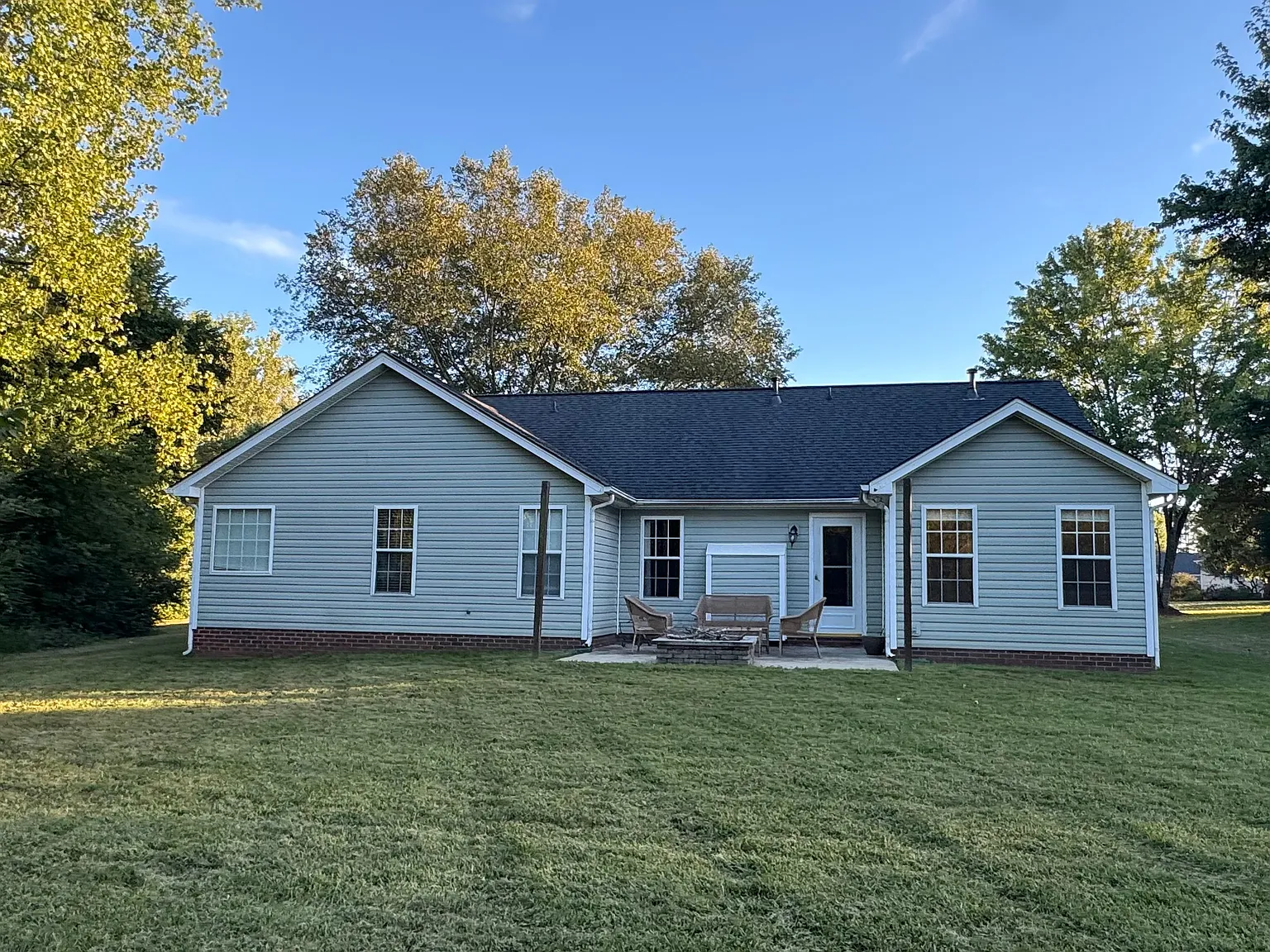 3 bed, 1695 sqft, $1,950 — Photo 2
