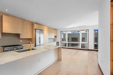 87 Jefferson Street, #2