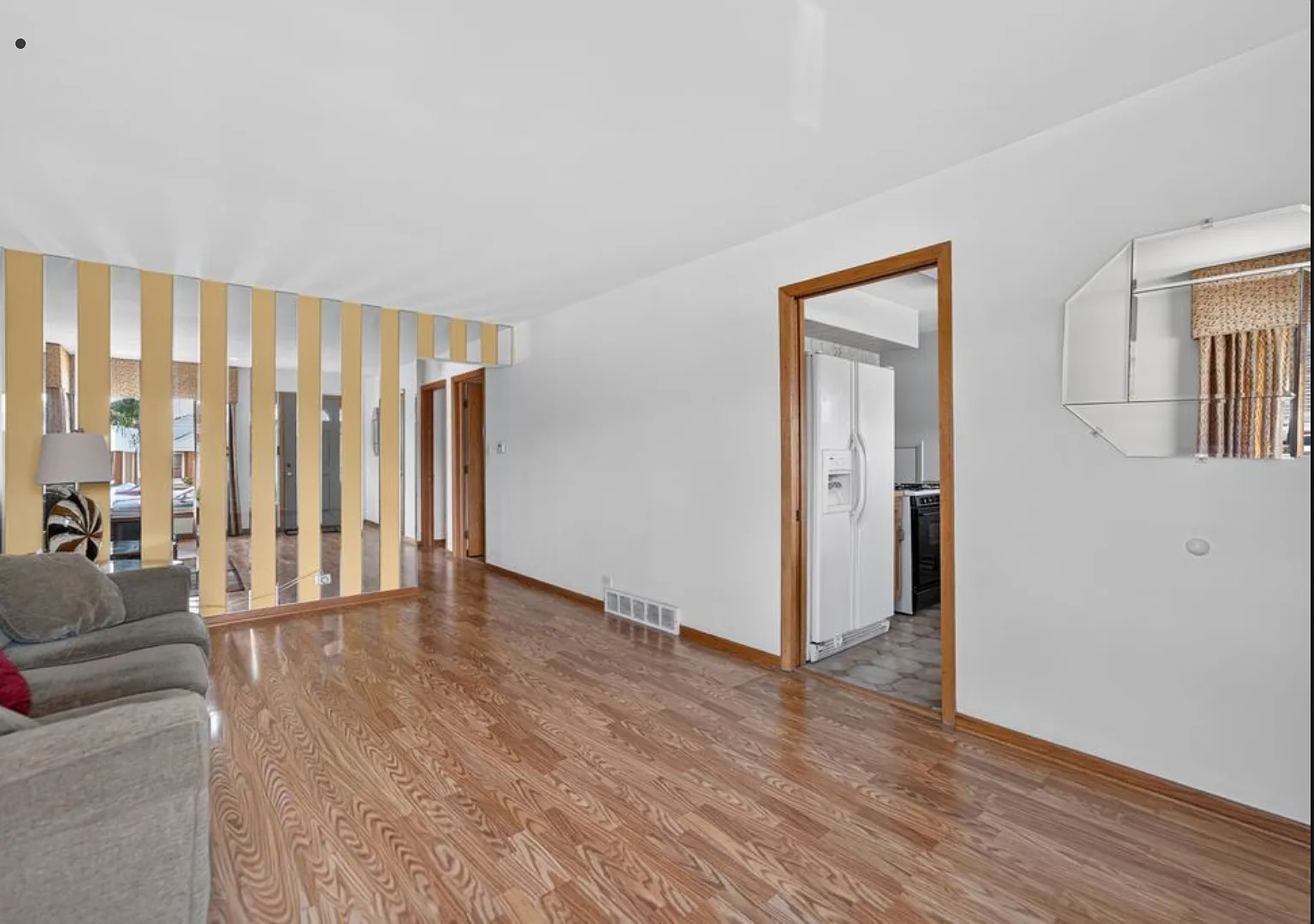 9228 Robinson Ave — Photo 2
