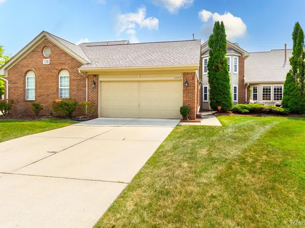 15743 Golfview Dr, Riverview, MI 48193