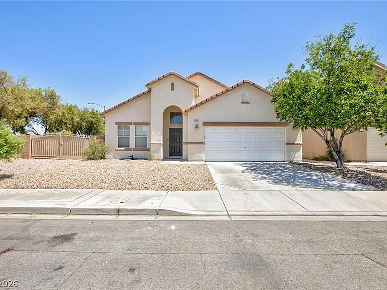 2598 Highland Cliff Dr — Photo 1