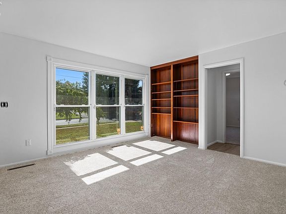 4th image of 527 Strayer Dr