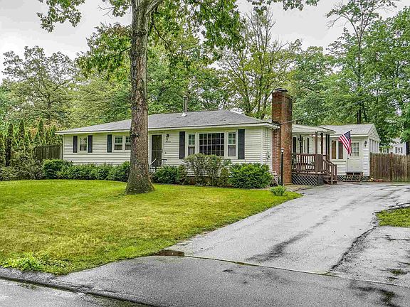 3rd image of 19 Souhegan Dr