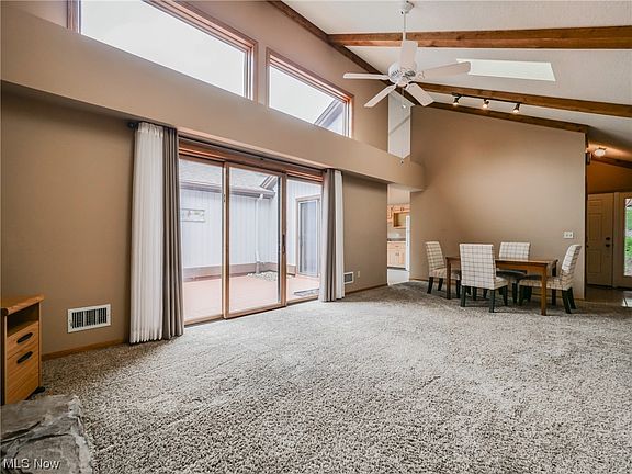 5th image of 28 Pinewood Dr