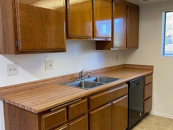 3rd image of 603 E Verdugo Ave #K