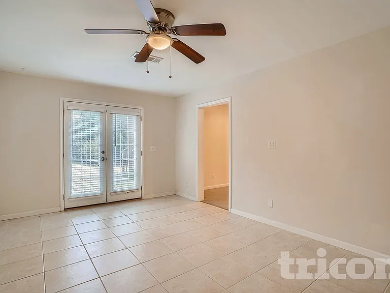 18 Parklin Trl — Photo 6