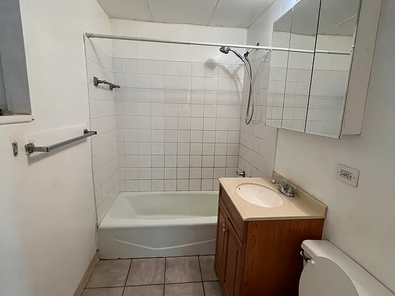 224 W 24th Pl #2F — Photo 14