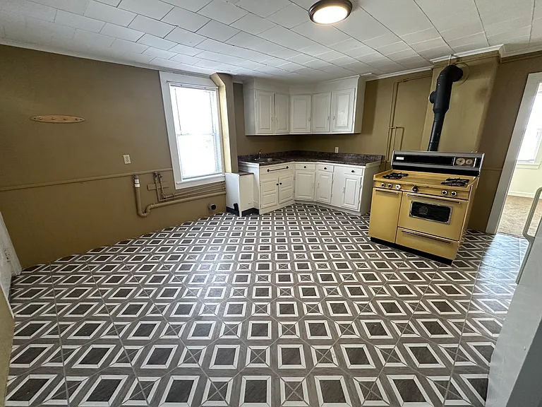 6 Walcott St #1R — Photo 2
