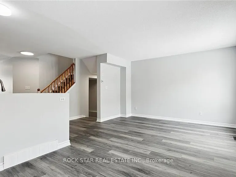 159 Henhoeffer Cres — Photo 13