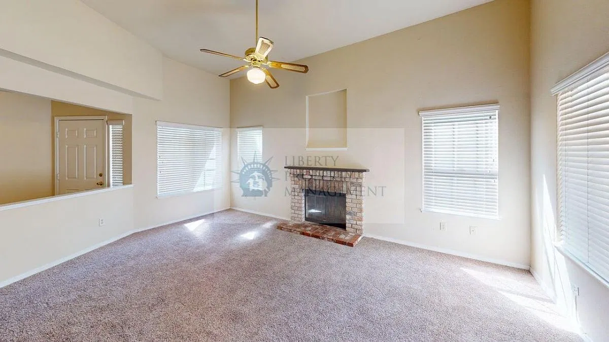 3 bed, 2.5 bath, 1474 sqft, $2,495 — Photo 2