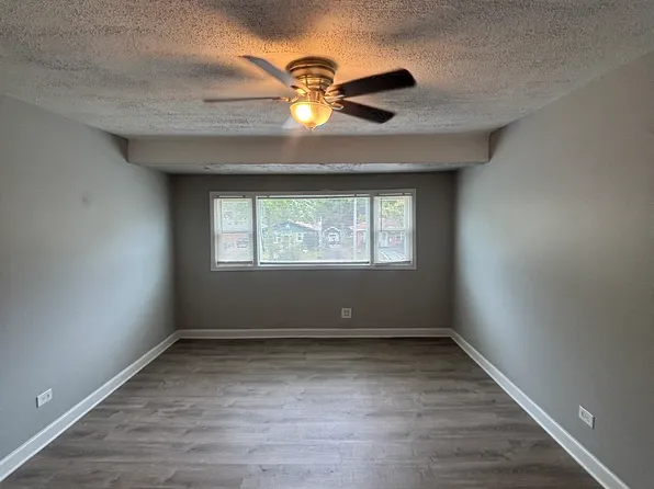 2 bed, 1.0 bath, $1,350, 392 Hickory St #847035E80, Chicago Heights, IL 60411