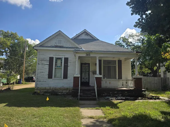 315 Oakdale Dr, Salina, KS 67401