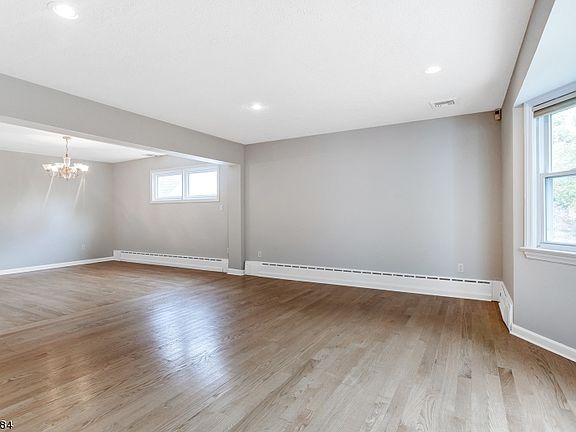 5th image of 10 Garfield Ave