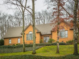 929 Dunsinane Rd, Signal Mountain, TN 37377