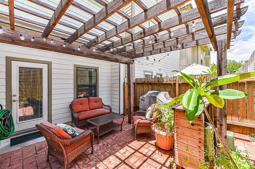 3 bed, 3.5 bath, 2108 sqft, $2,750 — Photo 1