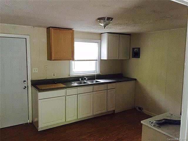 2nd image of 2630 Capitol Dr