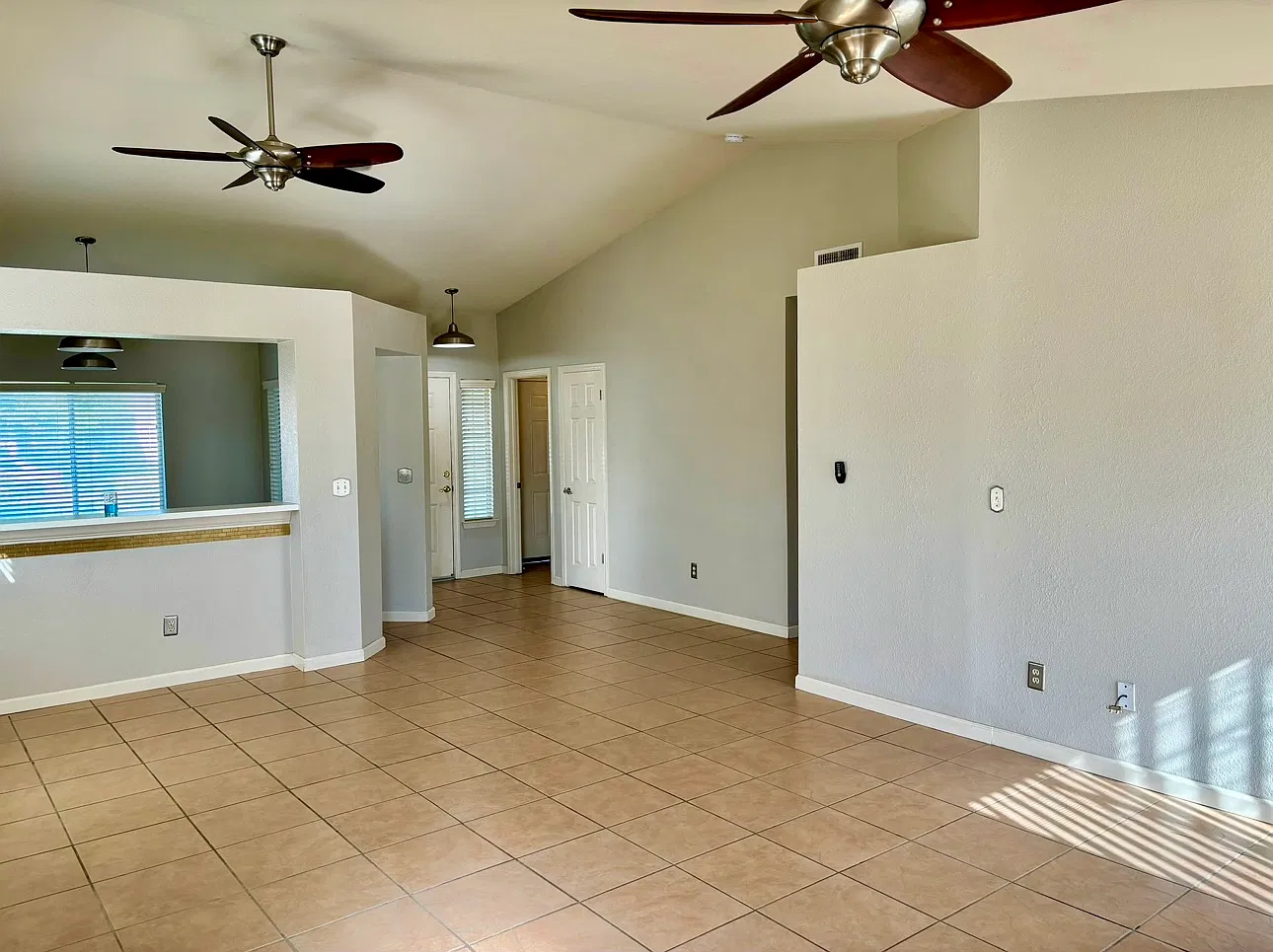 3 bed, 1275 sqft, $2,400 — Photo 3