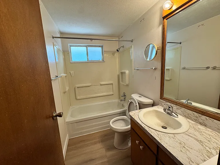 1394 Seaton Ct — Photo 5