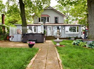 2220 Deerfield Park Rd, Kansasville, WI 53139