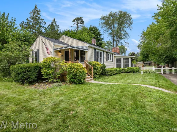 100 N Eagan Dr, Lake Orion, MI 48362