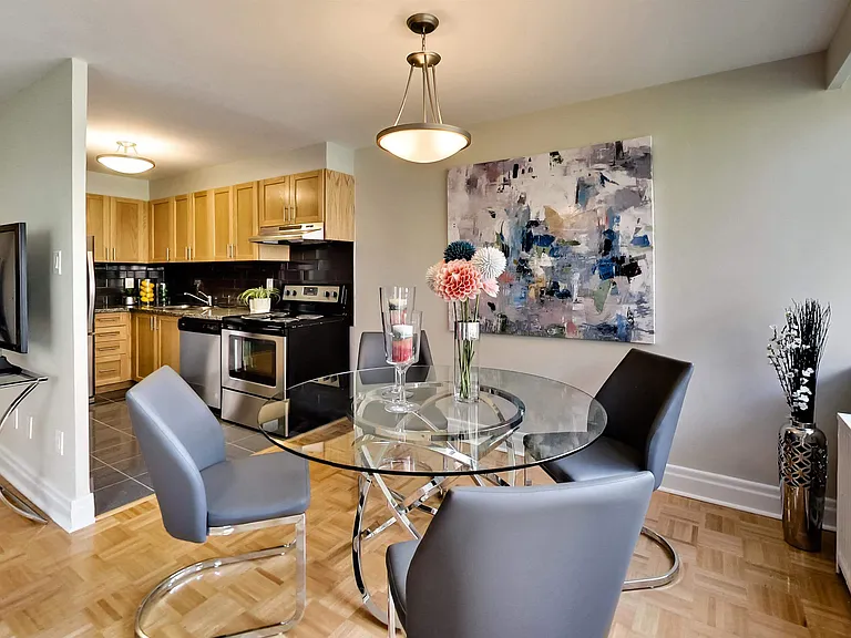 680 Roselawn Ave — Photo 106