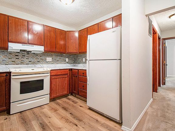 5th image of 213 Clarinet Blvd E
