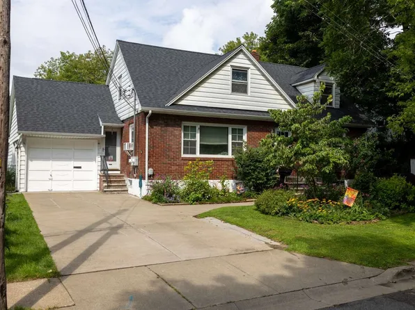 41 Spruce St, Johnson City, NY 13790
