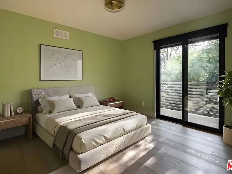 3147 Hollyridge Dr — Photo 8