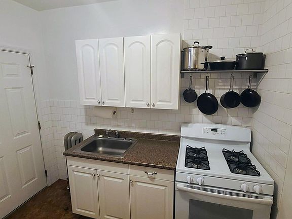 3rd image of 618 W Wellington Ave APT 1N